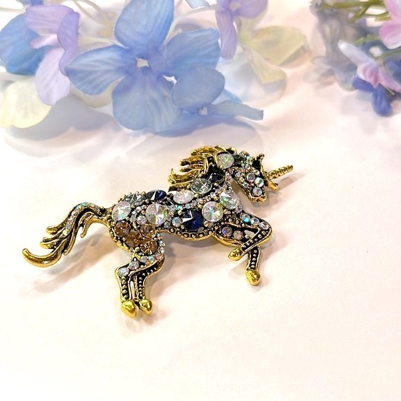 Beautiful jeweled unicorn brooch! - Picture 2 of 5